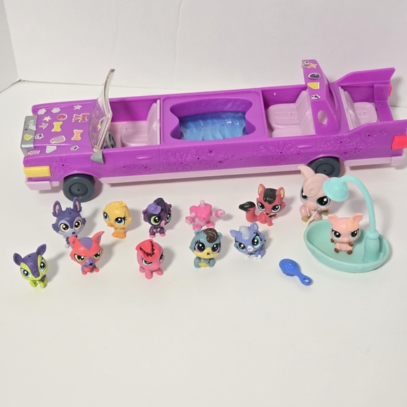Rare Find!! Littlest Pet Shop Limo & Bath For Pets - 15 Items - Picture 1 of 16